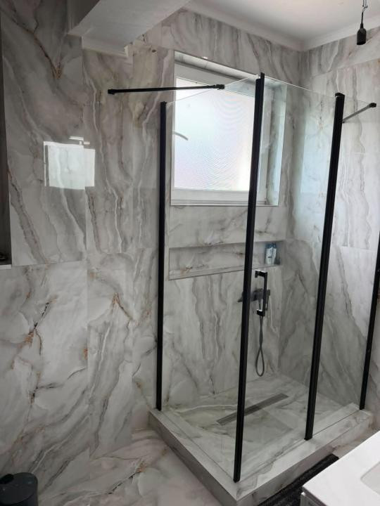 Apartament nou , 3 camere, parcare ,etaj 1