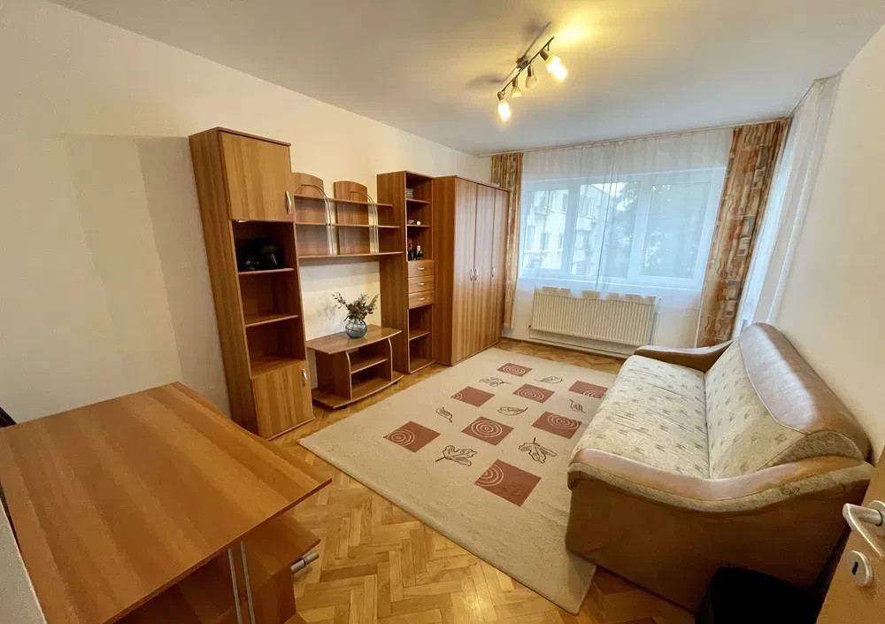 Apartament 2 camere, decomandat, balcon, zona Primaverii/Pod Calvaria