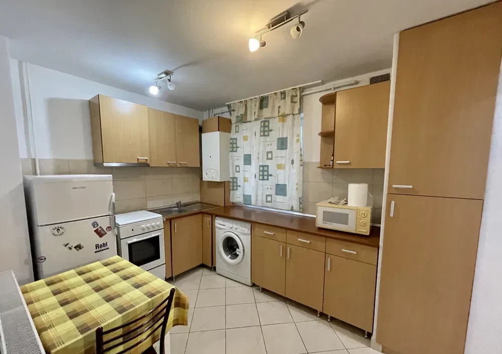 Apartament 2 camere, decomandat, balcon, zona Primaverii/Pod Calvaria