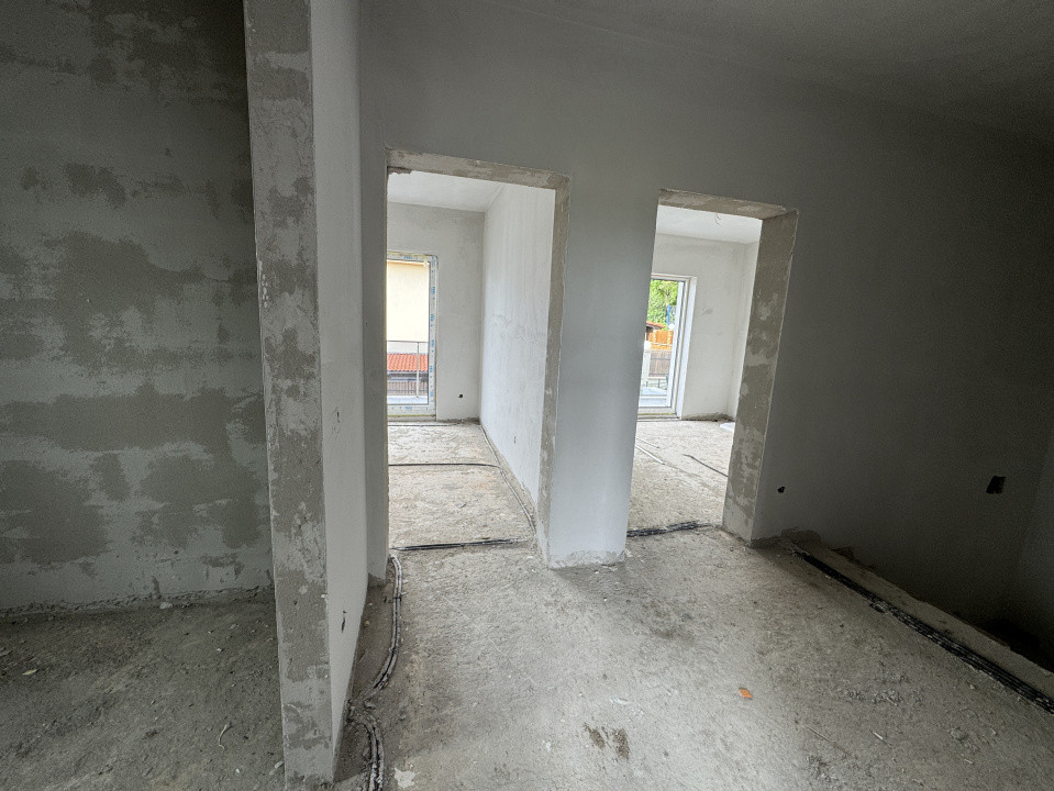 Casa tip duplex, 120 mp, 4 camere, teren liber 250 mp, Dezmir