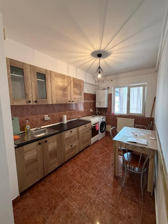 Apartament de inchiriat 2 camere decomandat si parcare!