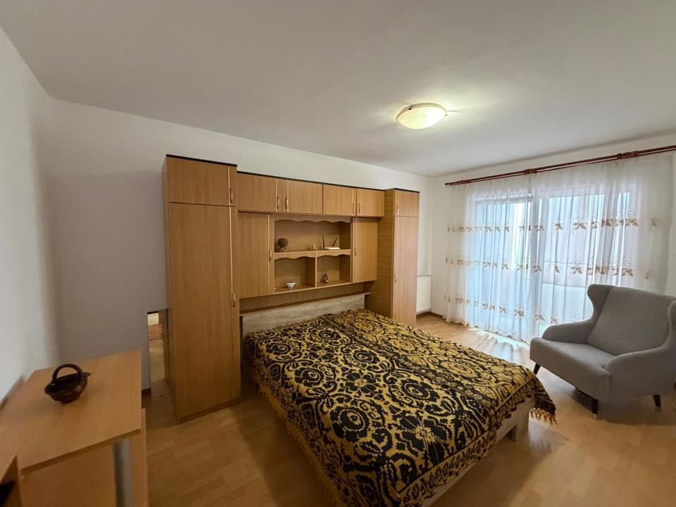 Apartament de inchiriat 2 camere decomandat si parcare!