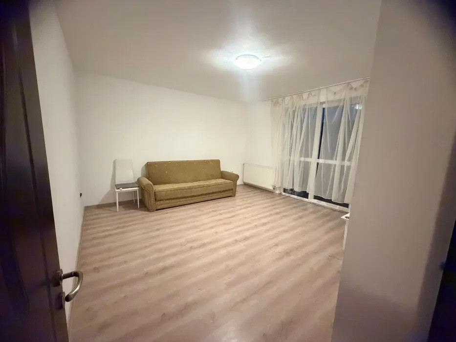 Apartament decomandat, etaj intermediar, parcare, zona Florilor