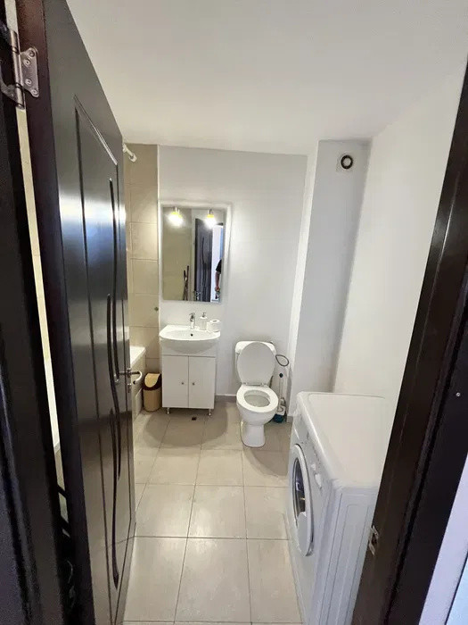 Apartament decomandat, etaj intermediar, parcare, zona Florilor