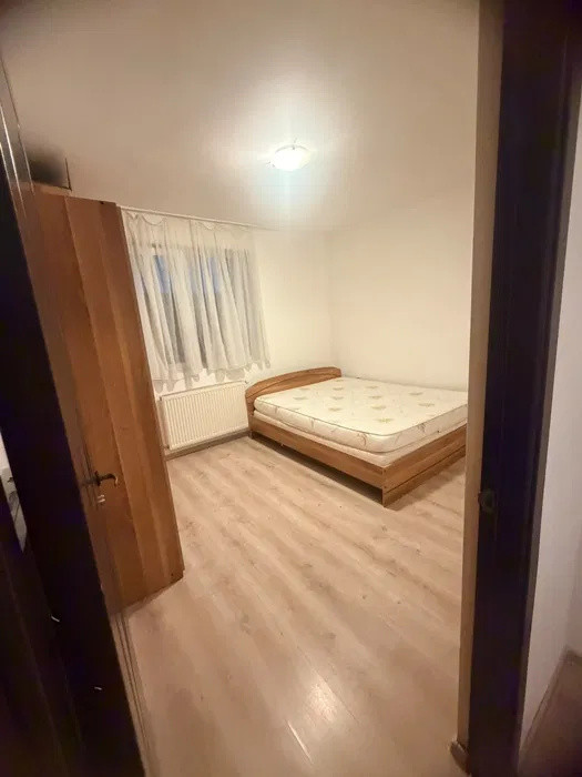 Apartament decomandat, etaj intermediar, parcare, zona Florilor