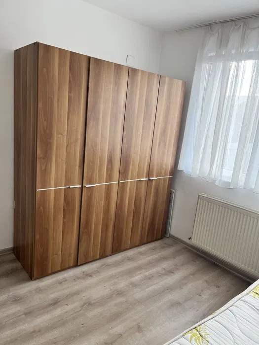 Apartament decomandat, etaj intermediar, parcare, zona Florilor