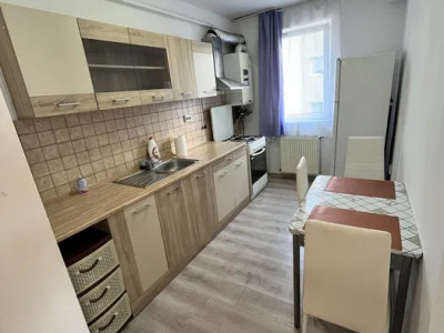 Apartament decomandat, etaj intermediar, parcare, zona Florilor