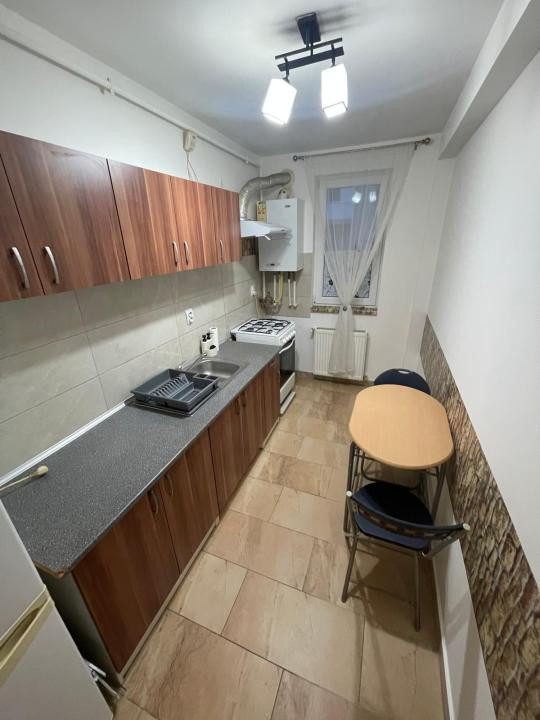 Apartament de inchiriat 2 camere decomandate si parcare zona Eroilor!