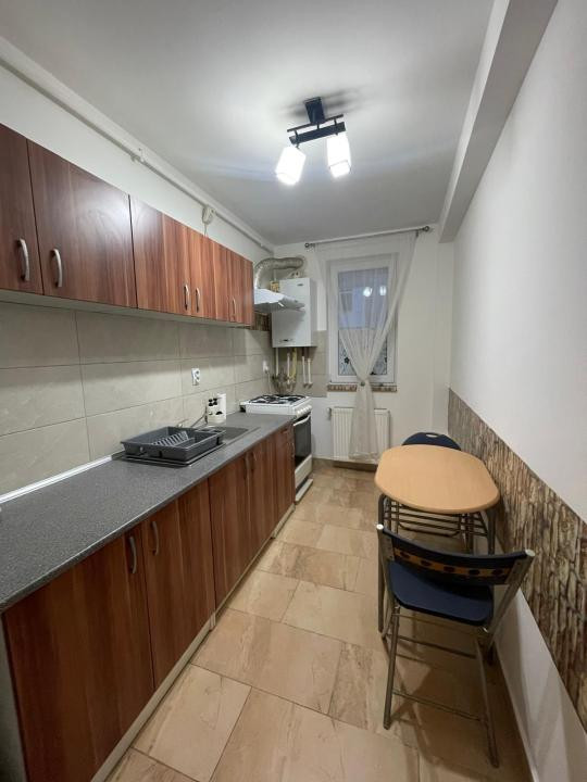 Apartament de inchiriat 2 camere decomandate si parcare zona Eroilor!