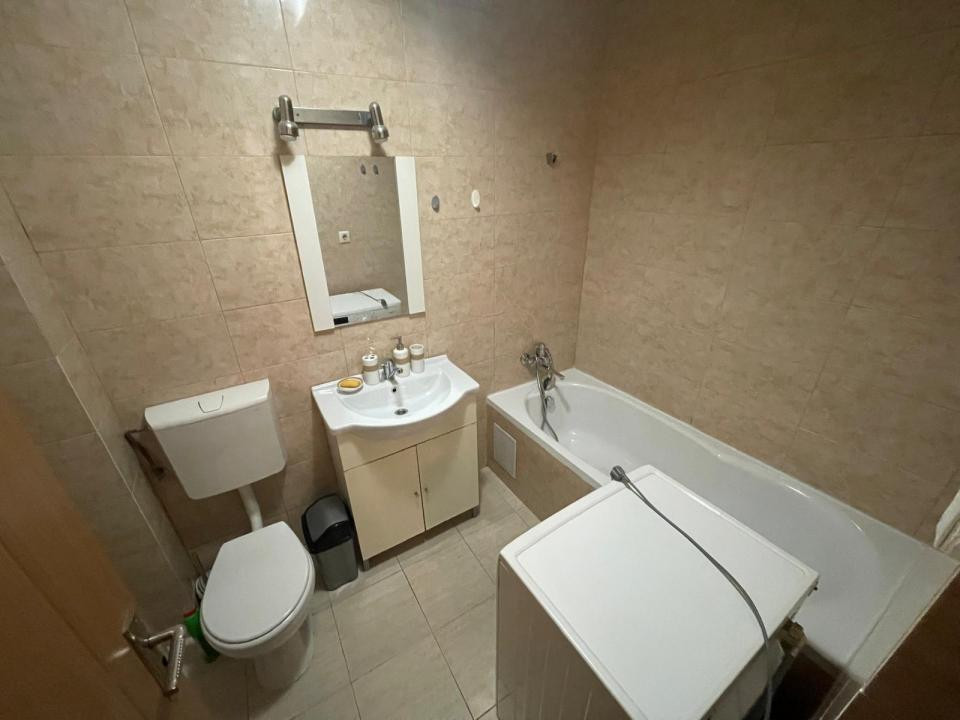 Apartament de inchiriat 2 camere decomandate si parcare zona Eroilor!