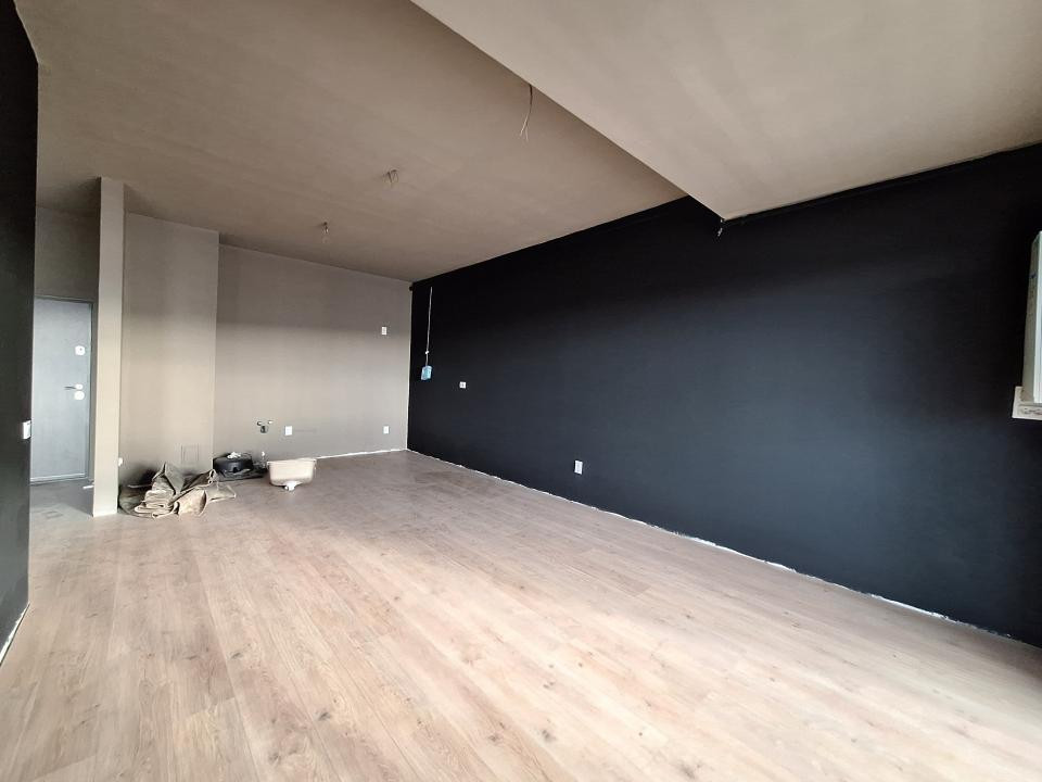 Apartament in bloc nou, etaj intermediar, balcon, zona Eroilor
