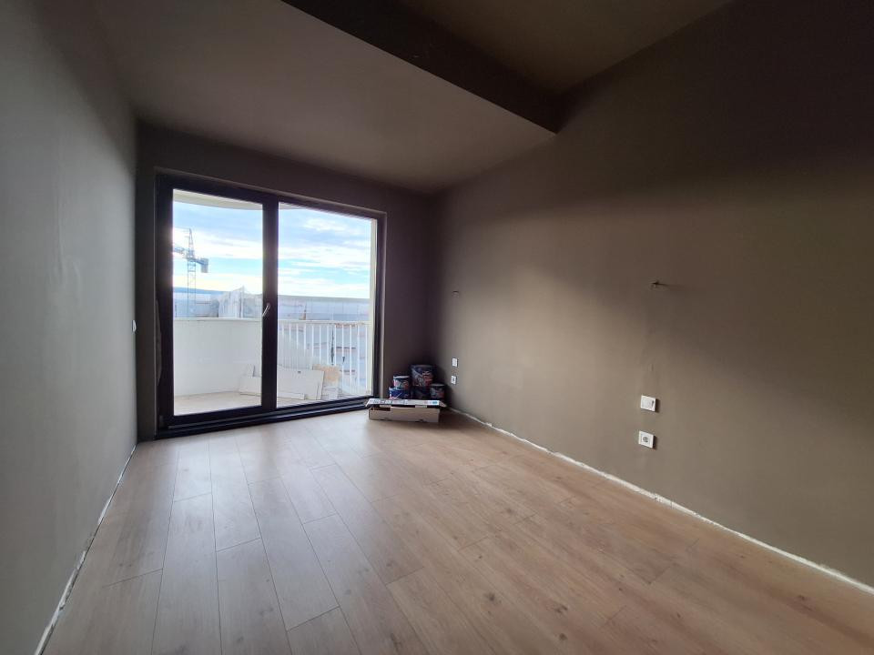 Apartament in bloc nou, etaj intermediar, balcon, zona Eroilor