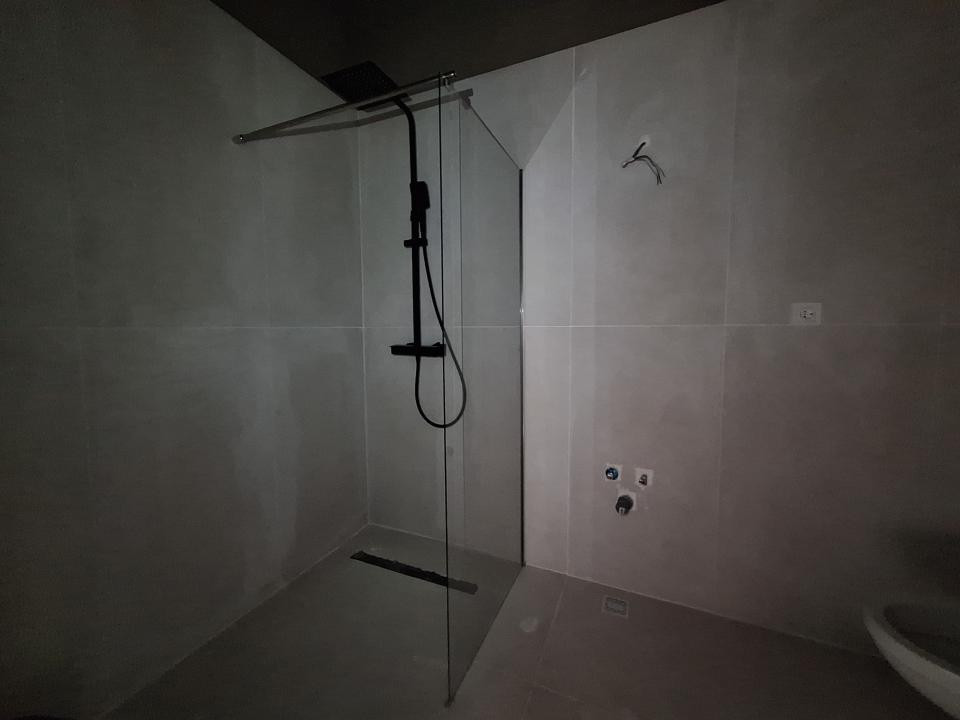 Apartament in bloc nou, etaj intermediar, balcon, zona Eroilor