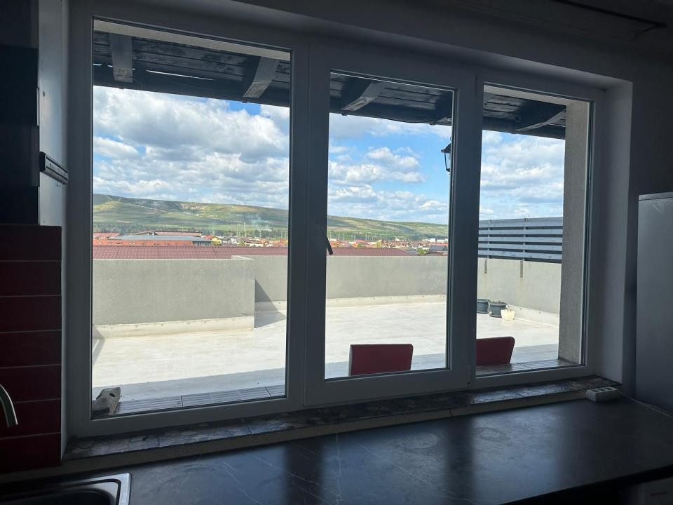 Apartament cu 2 camere,terasa de 56 mp,bloc nou cu lift,zona Terra
