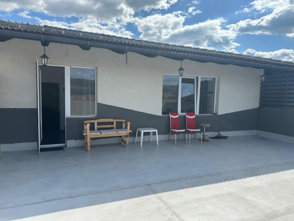 Apartament cu 2 camere,terasa de 56 mp,bloc nou cu lift,zona Terra