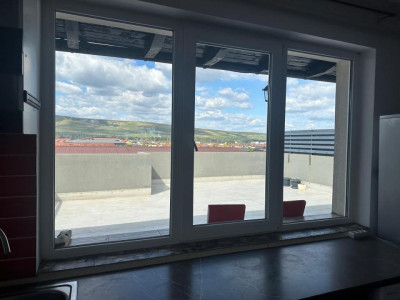 Apartament cu 2 camere,terasa de 56 mp,bloc nou cu lift,zona Terra