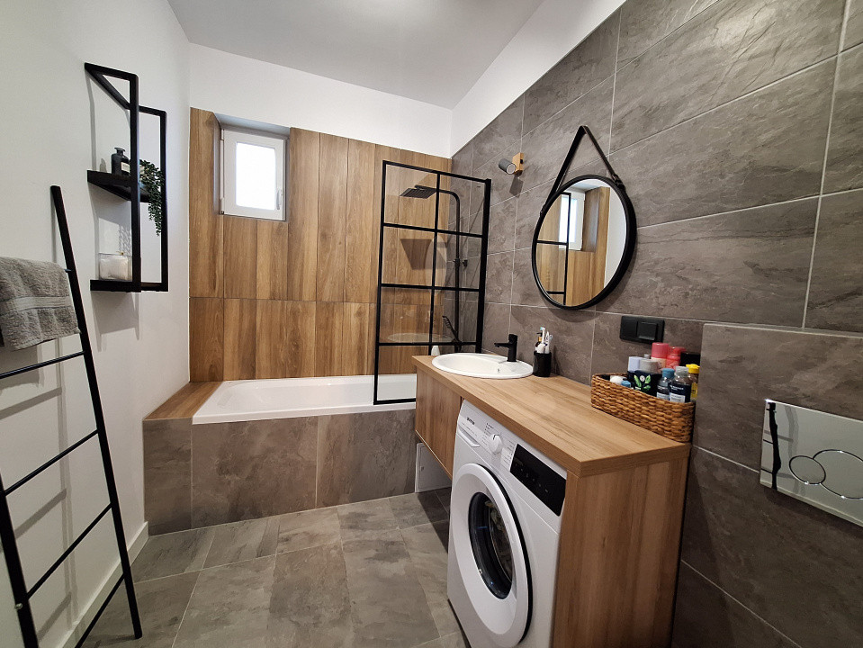 Apartament finisat modern, etaj intermediar, balcon, zona Teilor