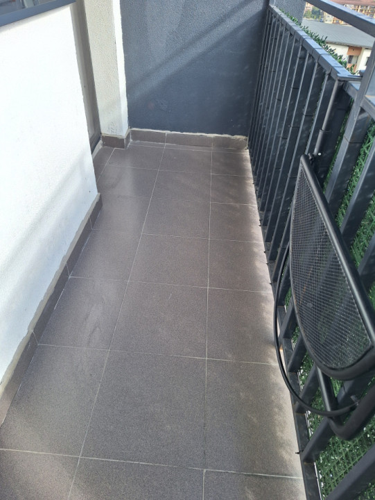 Apartament finisat modern, etaj intermediar, balcon, zona Teilor