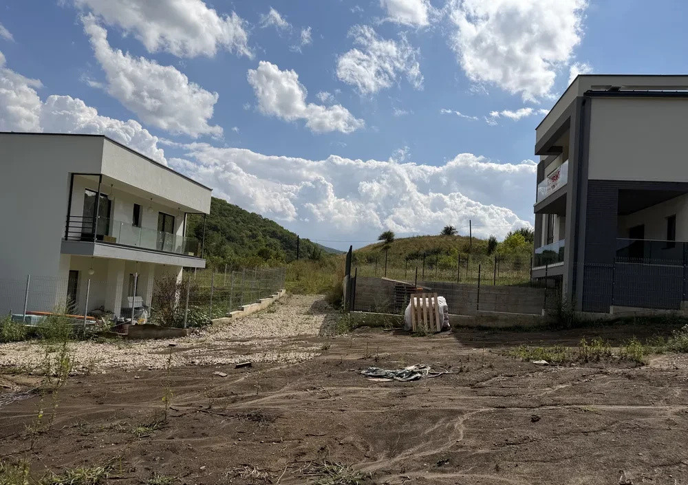 Teren autorizat de duplex, 503 mp , zona Valea Garboului 