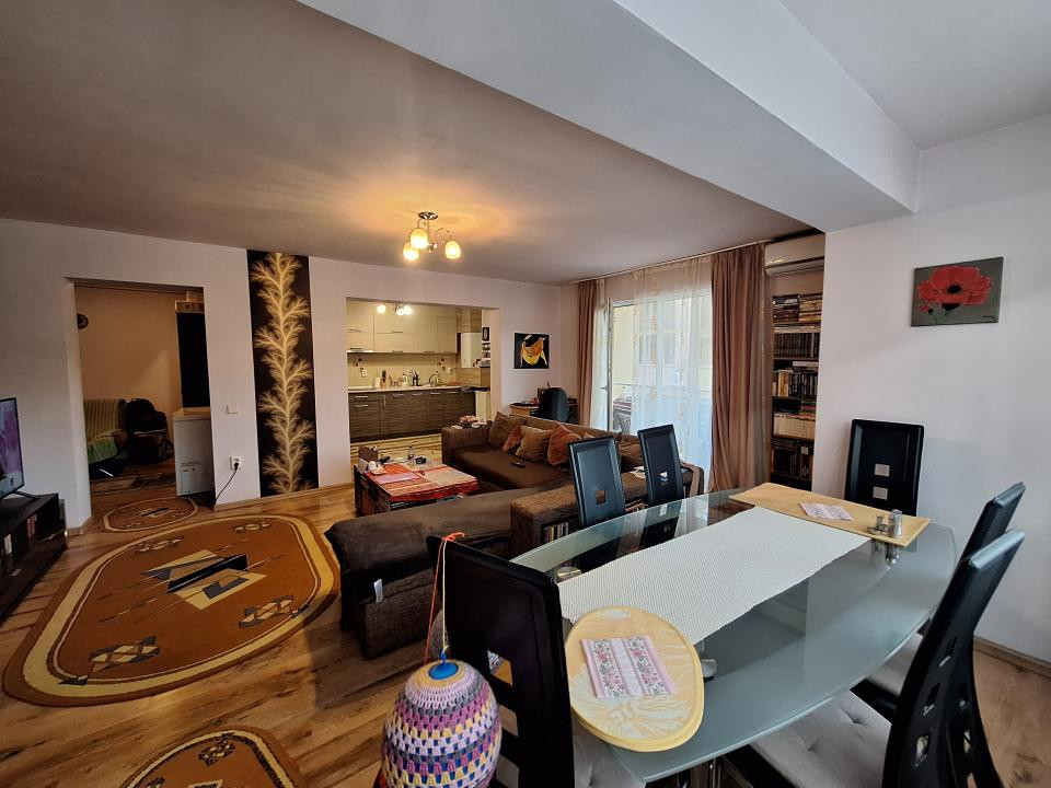 Apartament la etajul 1, 61 mp, balcon, zona Porii