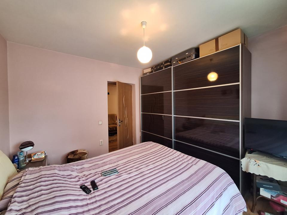 Apartament la etajul 1, 61 mp, balcon, zona Porii