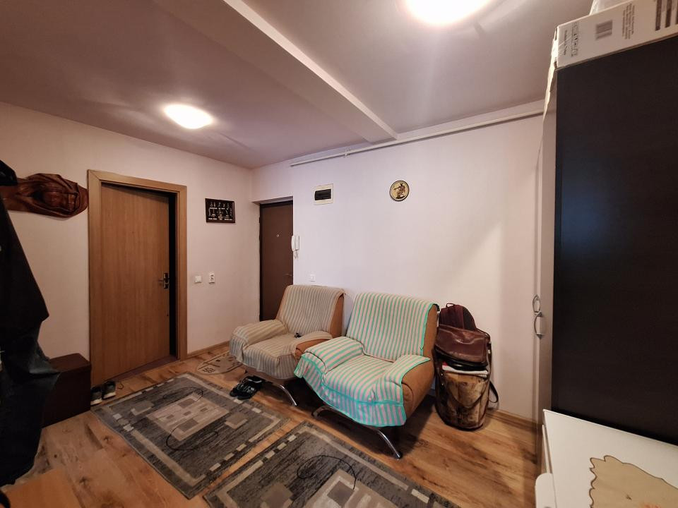Apartament la etajul 1, 61 mp, balcon, zona Porii