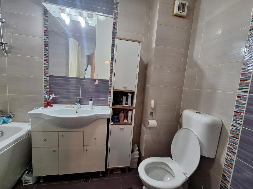 Apartament la etajul 1, 61 mp, balcon, zona Porii