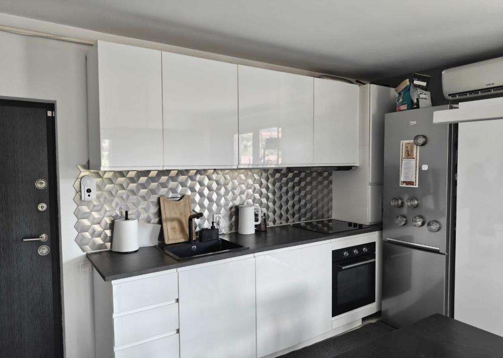 Apartament cu 3 camere , terasa de 50 mp,parcare 