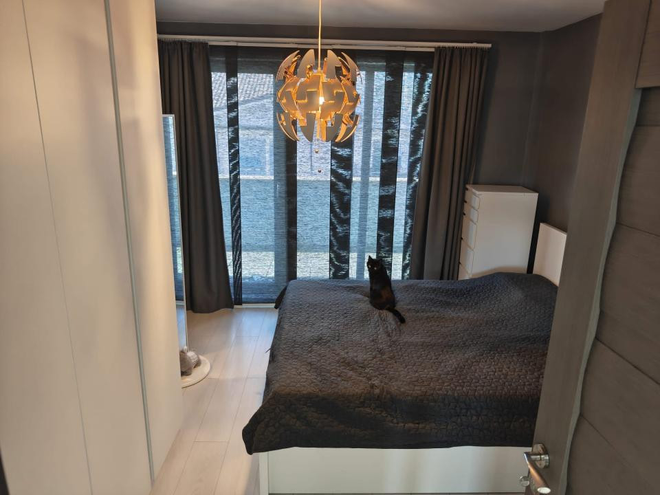 Apartament cu 3 camere , terasa de 50 mp,parcare 