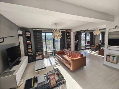 Apartament cu 3 camere , terasa de 50 mp,parcare 