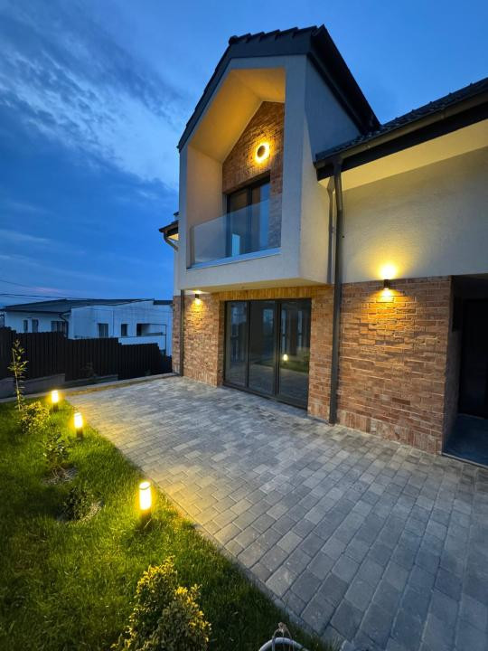 Casa individuala smart de vanzare 193 mp utili, garaj, teren 300 mp, zona VIVO!