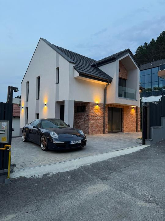 Casa individuala smart de vanzare 193 mp utili, garaj, teren 300 mp, zona VIVO!