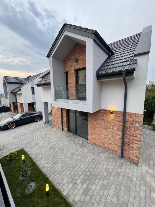 Casa individuala smart de vanzare 193 mp utili, garaj, teren 300 mp, zona VIVO!
