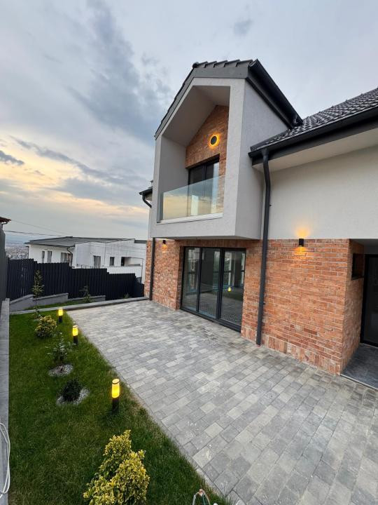 Casa individuala smart de vanzare 193 mp utili, garaj, teren 300 mp, zona VIVO!