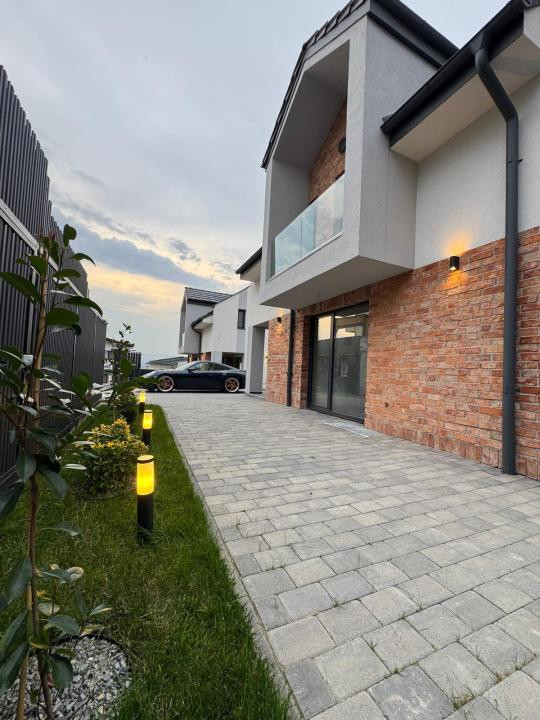 Casa individuala smart de vanzare 193 mp utili, garaj, teren 300 mp, zona VIVO!