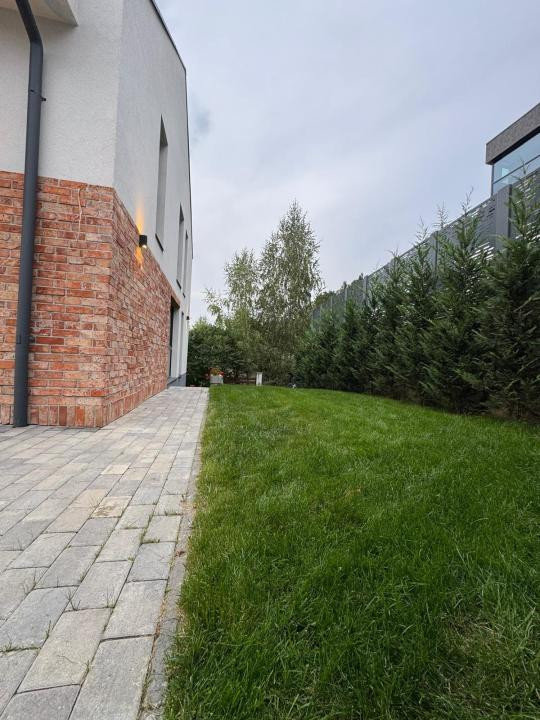 Casa individuala smart de vanzare 193 mp utili, garaj, teren 300 mp, zona VIVO!