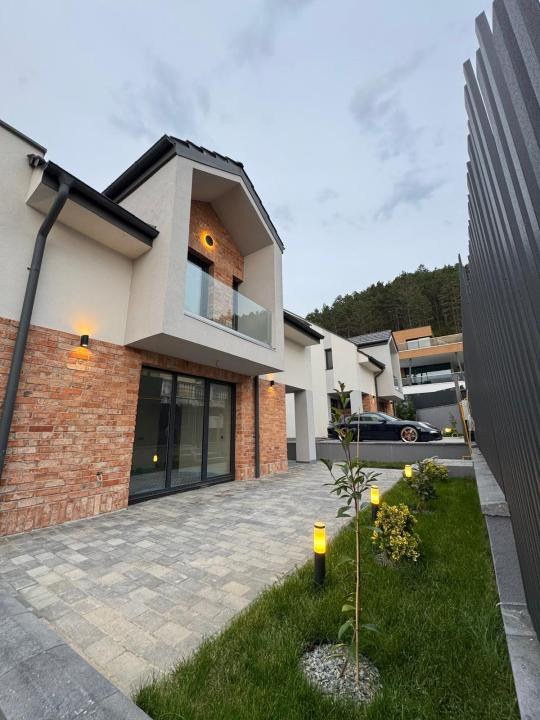Casa individuala smart de vanzare 193 mp utili, garaj, teren 300 mp, zona VIVO!
