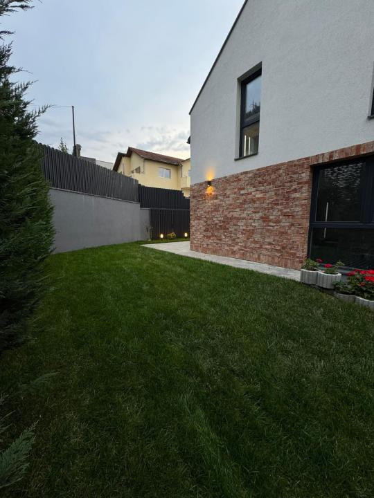 Casa individuala smart de vanzare 193 mp utili, garaj, teren 300 mp, zona VIVO!