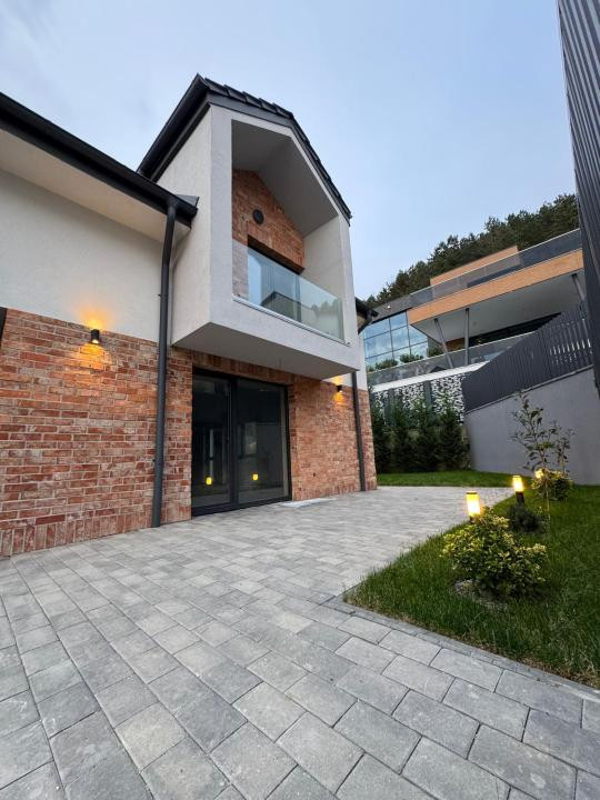 Casa individuala smart de vanzare 193 mp utili, garaj, teren 300 mp, zona VIVO!