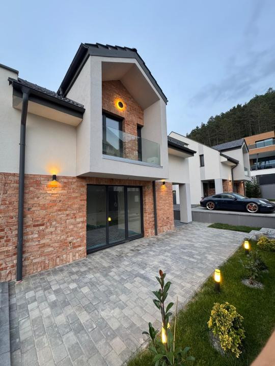 Casa individuala smart de vanzare 193 mp utili, garaj, teren 300 mp, zona VIVO!