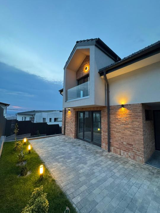 Casa individuala smart de vanzare 193 mp utili, garaj, teren 300 mp, zona VIVO!