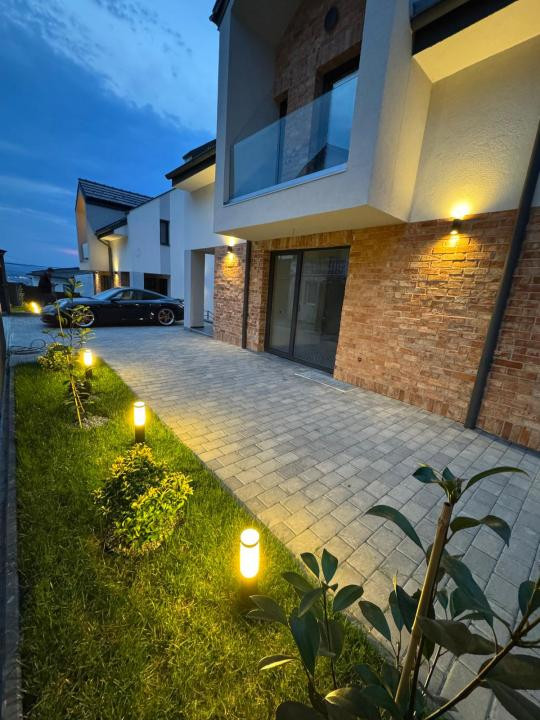 Casa individuala smart de vanzare 193 mp utili, garaj, teren 300 mp, zona VIVO!