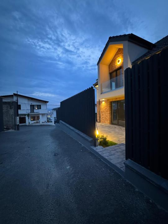 Casa individuala smart de vanzare 193 mp utili, garaj, teren 300 mp, zona VIVO!