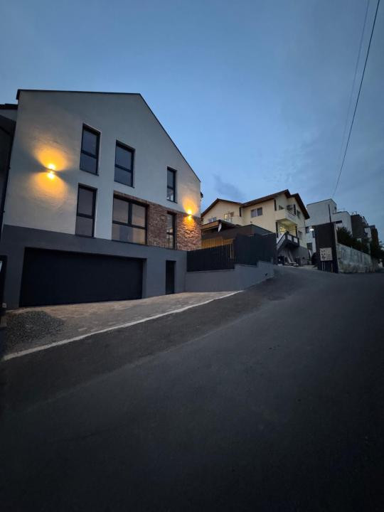Casa individuala smart de vanzare 193 mp utili, garaj, teren 300 mp, zona VIVO!