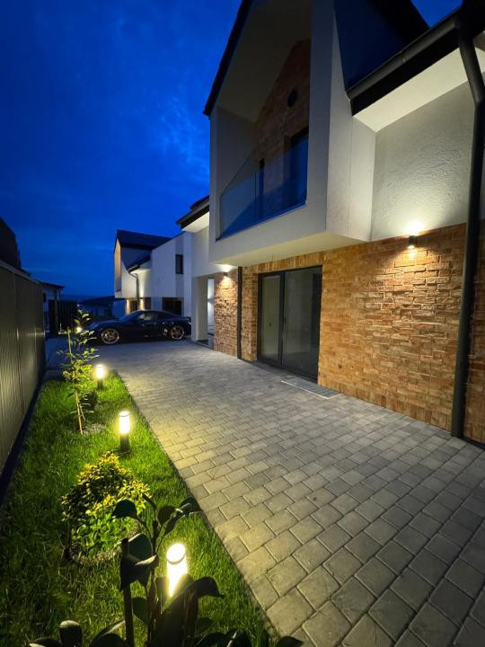 Casa individuala smart de vanzare 193 mp utili, garaj, teren 300 mp, zona VIVO!