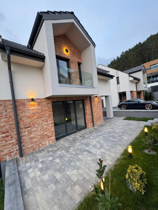 Casa individuala smart de vanzare 193 mp utili, garaj, teren 300 mp, zona VIVO!