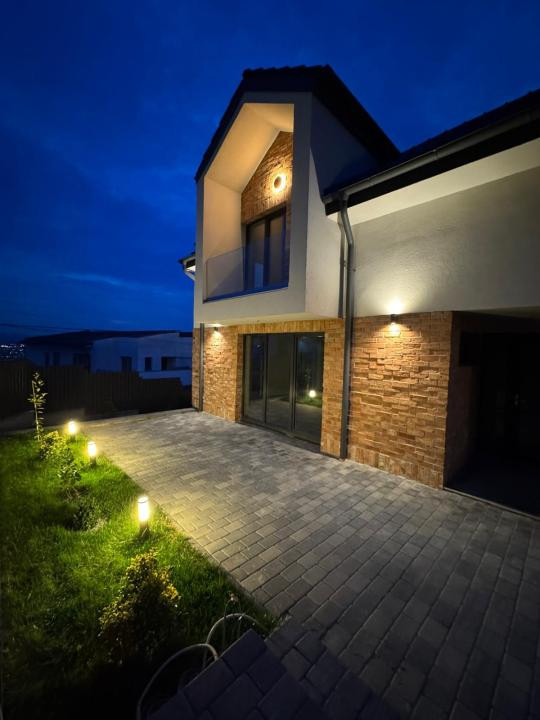 Casa individuala smart de vanzare 193 mp utili, garaj, teren 300 mp, zona VIVO!