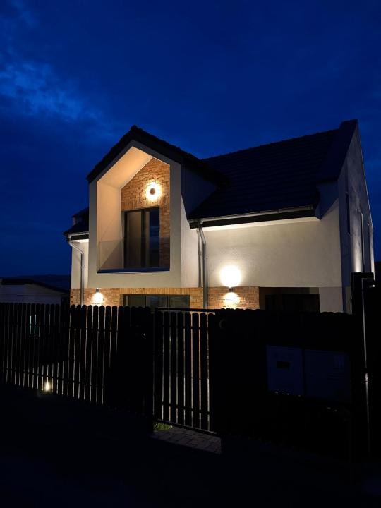 Casa individuala smart de vanzare 193 mp utili, garaj, teren 300 mp, zona VIVO!