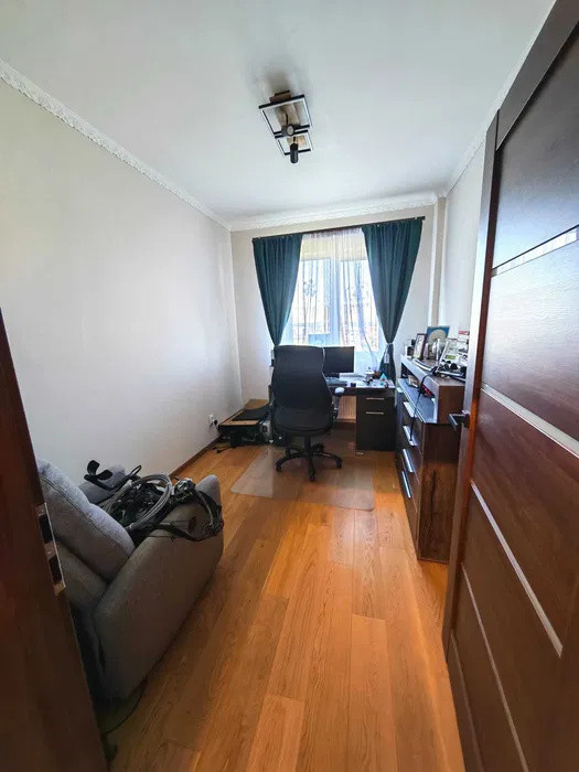Apartament cu 3 camere, 63 mp, balcon, zona Terra