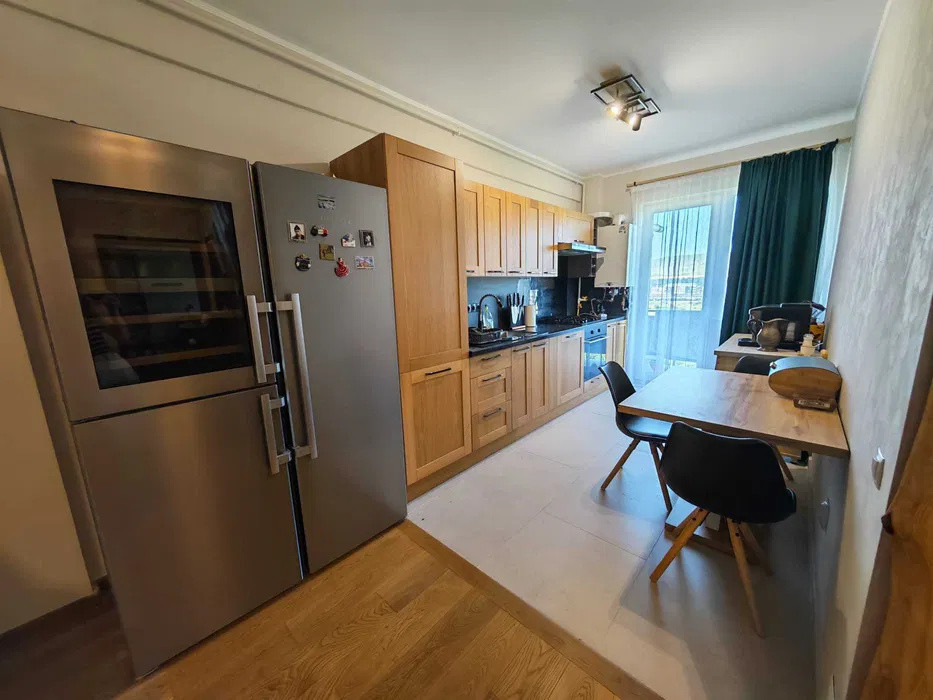 Apartament cu 3 camere, 63 mp, balcon, zona Terra
